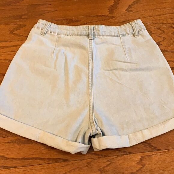 Size medium high waist shorts - Picture 2 of 8